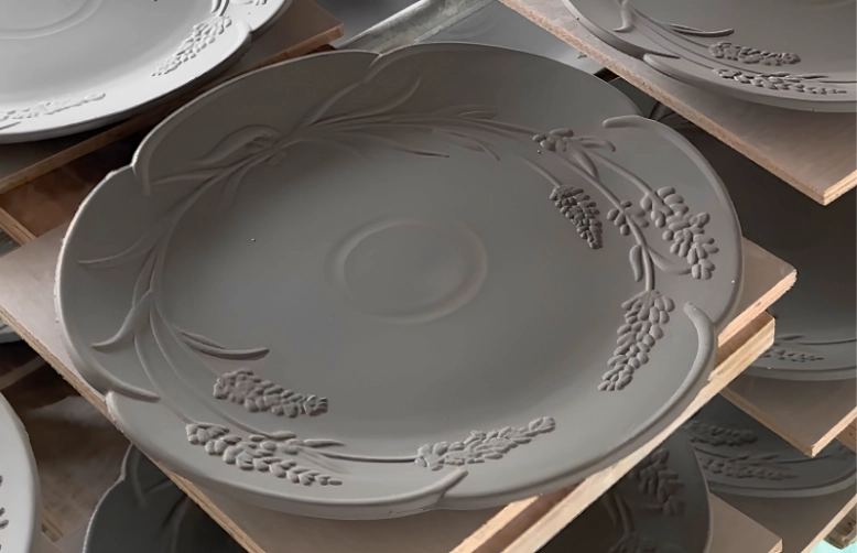 Embossing Ceramic Plate Body